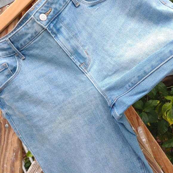 NEW Old Navy Power Straight Light Wash Jeans 14 - Picture 3 of 8